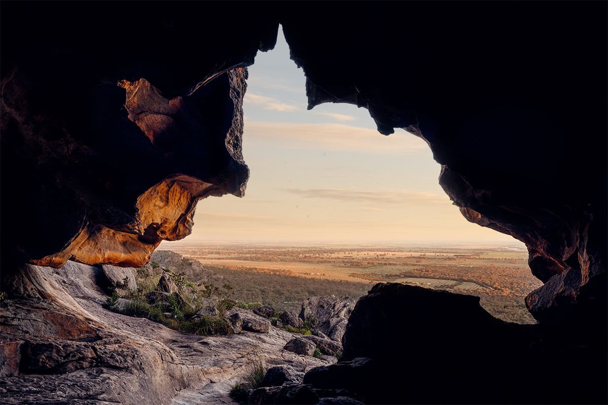Grampians National Park - Hollow Mountain cave sunrise